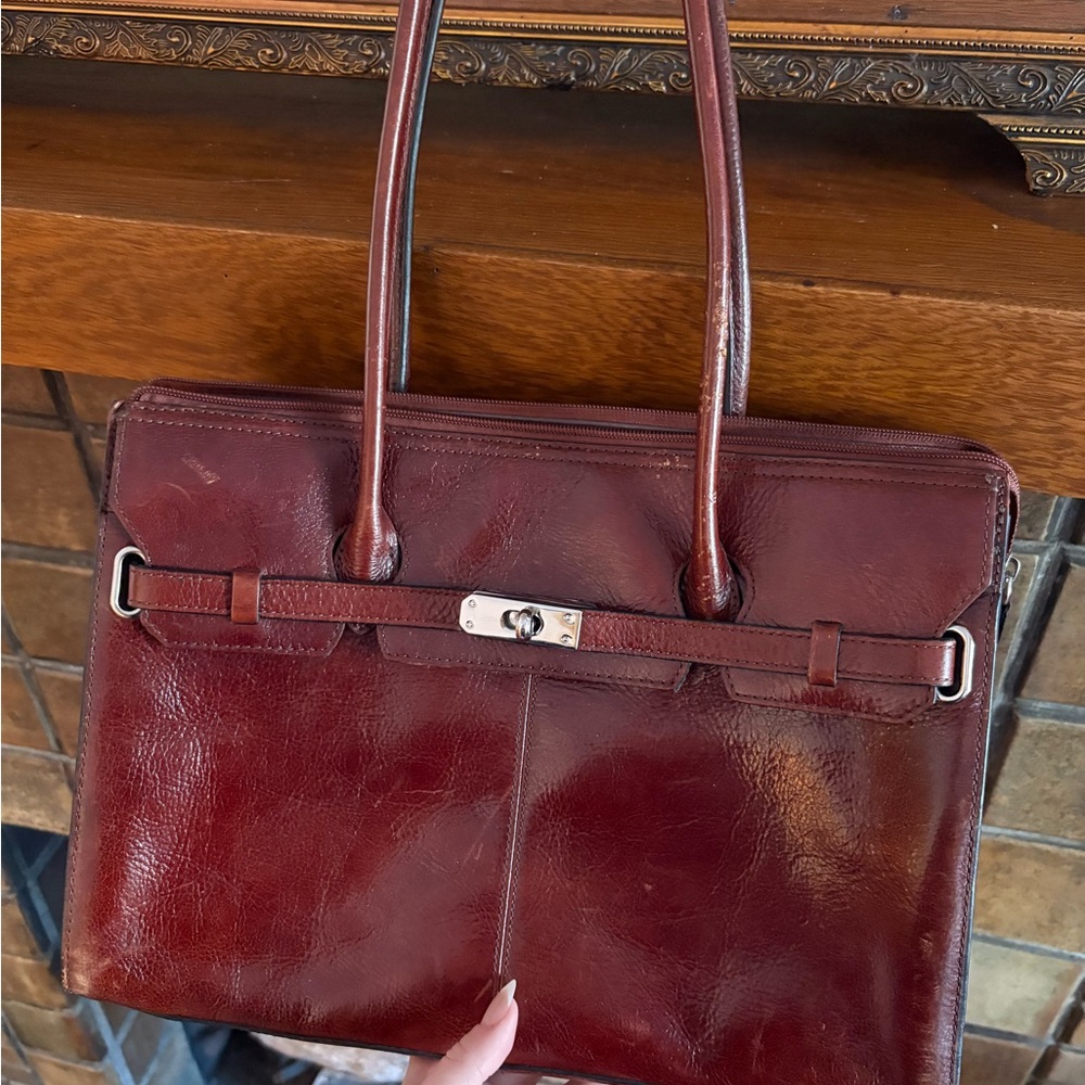 Elegant Burgundy Leather Handbag